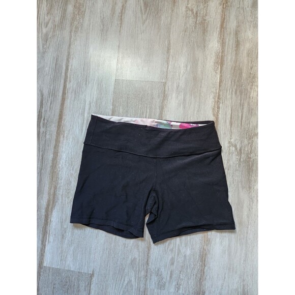 Lululemon Reversible Yoga Band Shorts Black Floral Stretch Thick Pocket Sz 8 - Picture 3 of 9